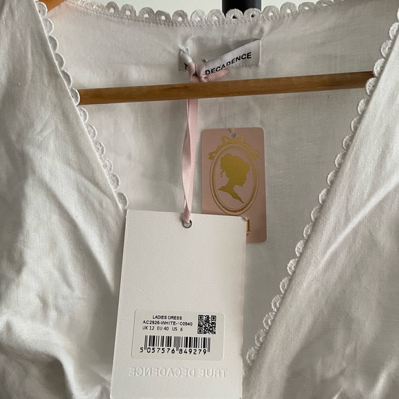 Beautiful white dress - Picture 3 of 4